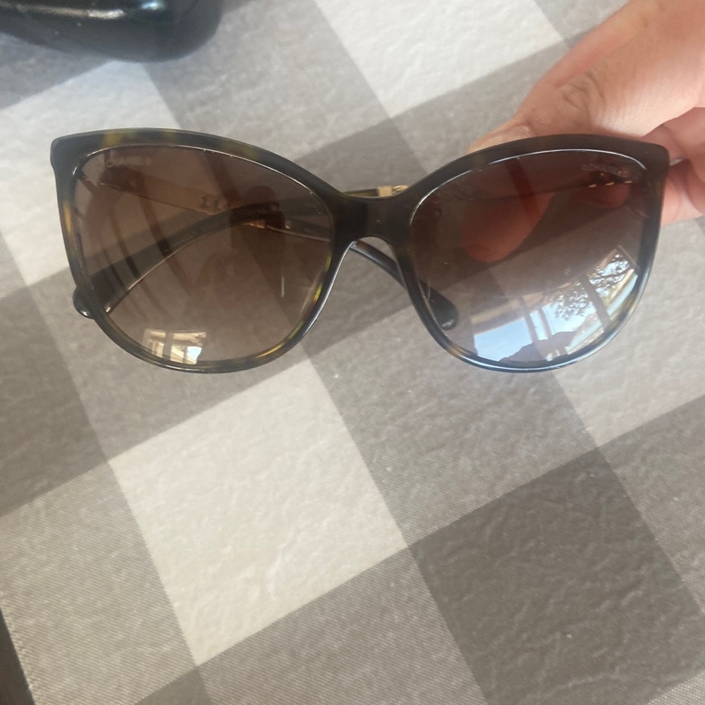 Chanel sunglasses excellent condition.